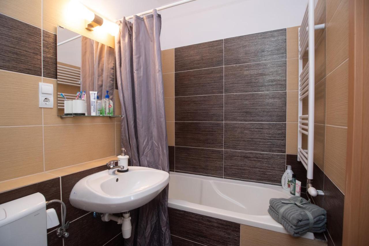 Sunny Home Near Bud With 2Br, Ac And Free Parking Вечийш Екстер'єр фото
