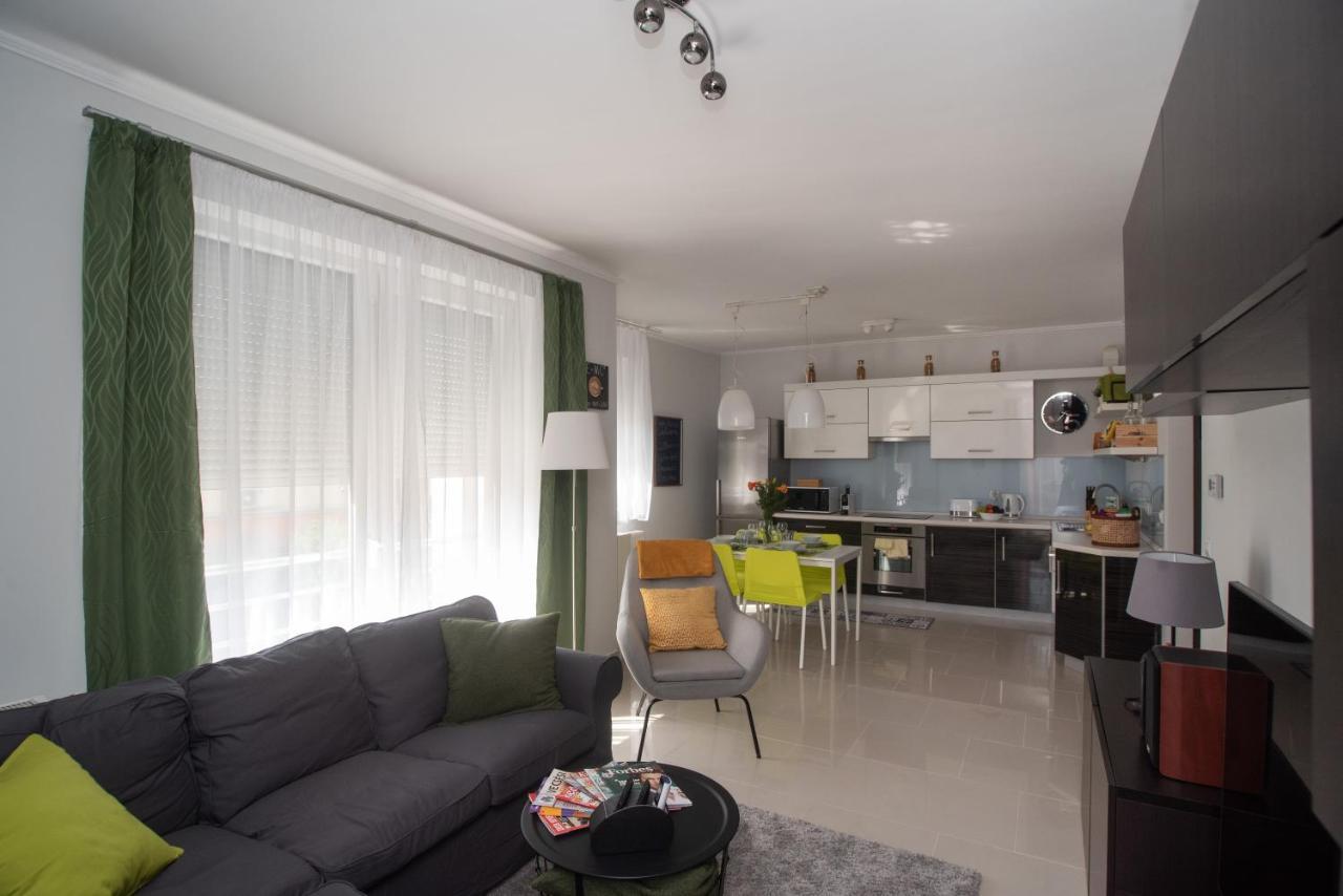 Sunny Home Near Bud With 2Br, Ac And Free Parking Вечийш Екстер'єр фото