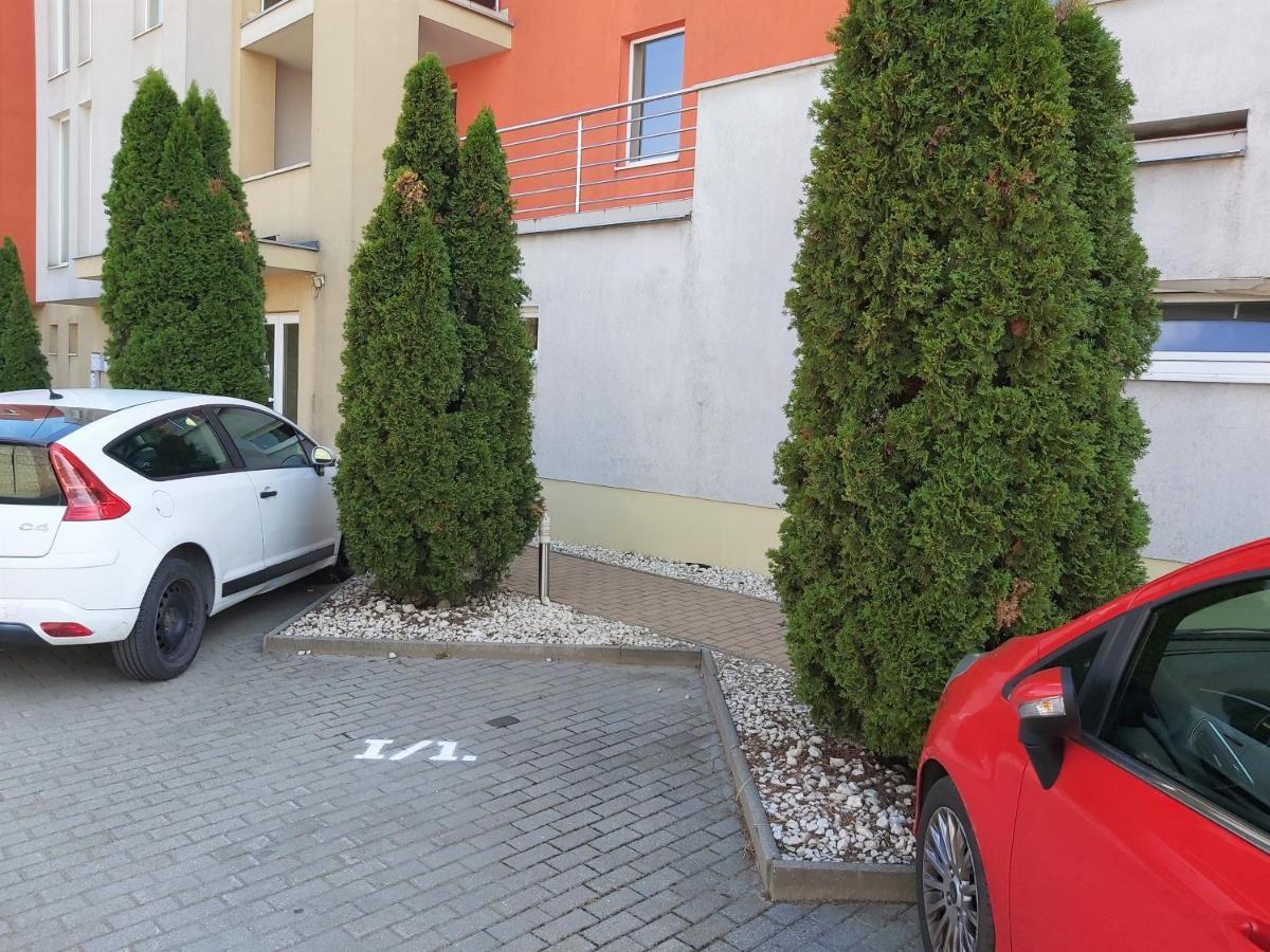 Sunny Home Near Bud With 2Br, Ac And Free Parking Вечийш Екстер'єр фото